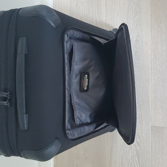 Tumi Continental Expandable 4-Wheel Carry-On Spinner Cabin Luggage - Picture 11 of 13